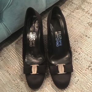 Satin Ferragamo pumps